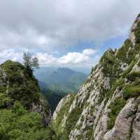 Enjoy nature at Gansu's Lianhuashan mountain 