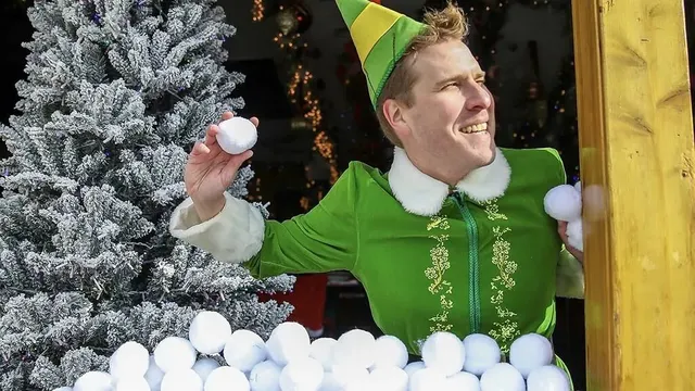 Elf’d Up | Stretch Bar & Grill