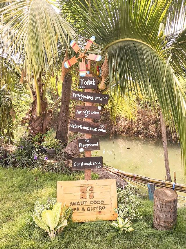 🥥 About Coco Cafe' & Bistro
