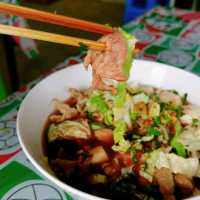 ร้านก๋วยเตี๋ยวเนื้อน้ำแดงสูตรโบราณลุงพร