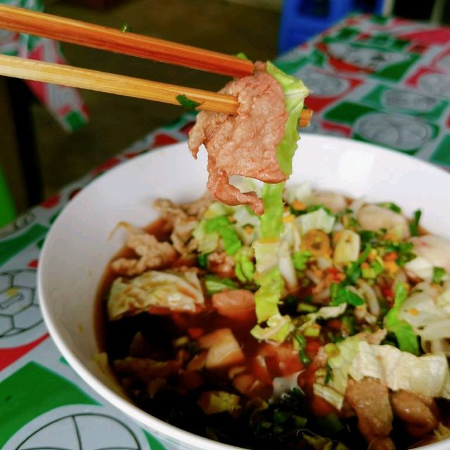 ร้านก๋วยเตี๋ยวเนื้อน้ำแดงสูตรโบราณลุงพร