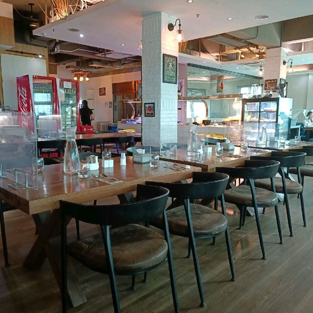 觀塘高質半自助餐 連紅白酒都可以任飲