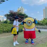 서울에 나타난 미니언즈 삼총사🟡