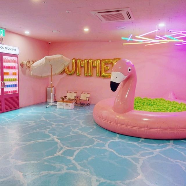 Take lots of photo @ Color Pool Museum 