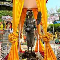 สักการะอนุสาวรียครูบาศรีวิชัย นักบุญแห่งล้านนาไทย