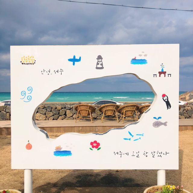세화해변이 한 눈에 담기는 “카페공작소”