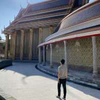 เยี่ยมชมความสวยงาม และไหว้พระที่วัดราชบพิธ