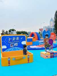 鬧市中室外大型棋盤遊樂場 + 室內展覽