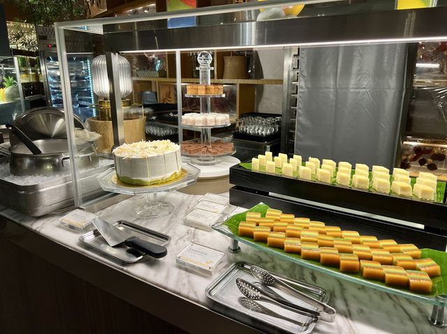 台北自助餐｜喜來登飯店十二廚，甜點精緻好吃，一人還有半隻龍蝦喔