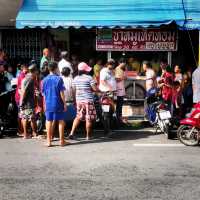 Hatyai's ultimate braised pork leg rice 