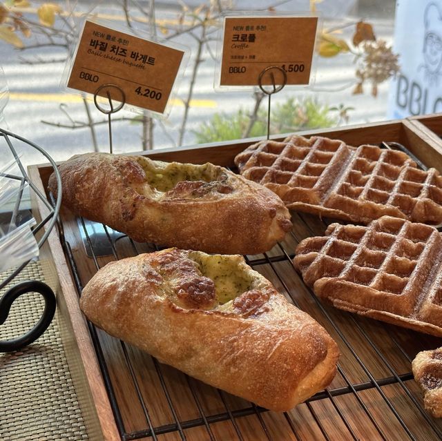 담백한 맛의 빵이 한가득 신사동빵집 쁠로13