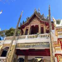 เดินขึ้นพระธาตุดอยสุเทพสุดสัปดาห์😅