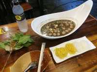 ก๋วยเตี๋ยวเรือชามยักษ์ ตลาดนกฮูก