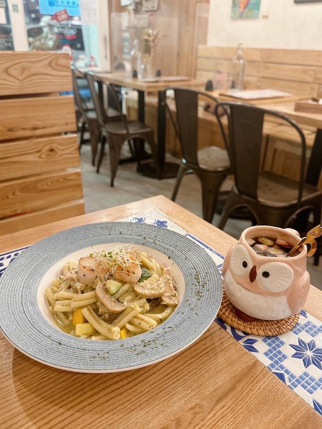 太子文青café🦉📸️聖誕🎄氣氛濃厚💛