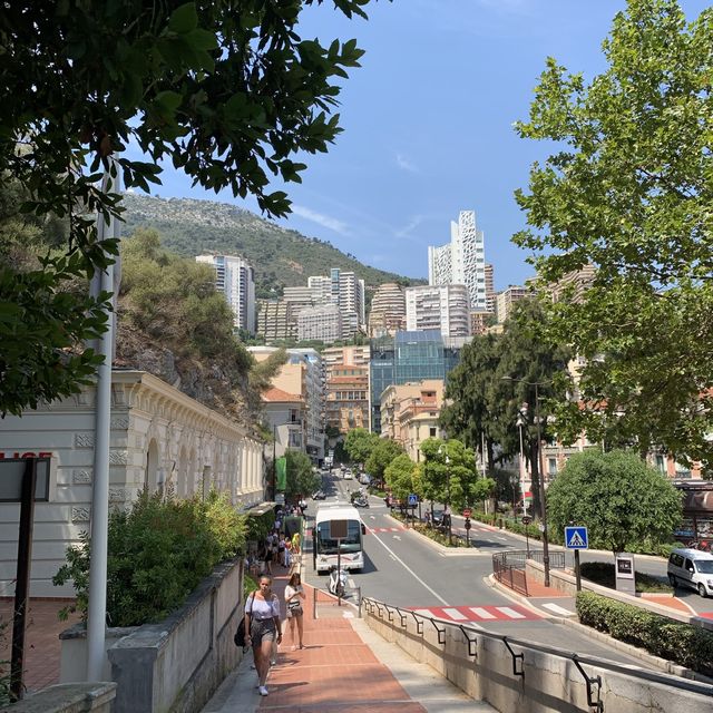 항구도시이자 도시국가인 <모나코>