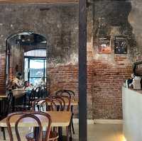 Sarnies Bangkok คาเฟ่ตึกเก่าชื่อดัง ย่านเจริญกรุง