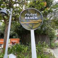 Many food options at Siloso Beach 