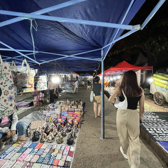 ตลาดกลางคืนหลวงพระบาง