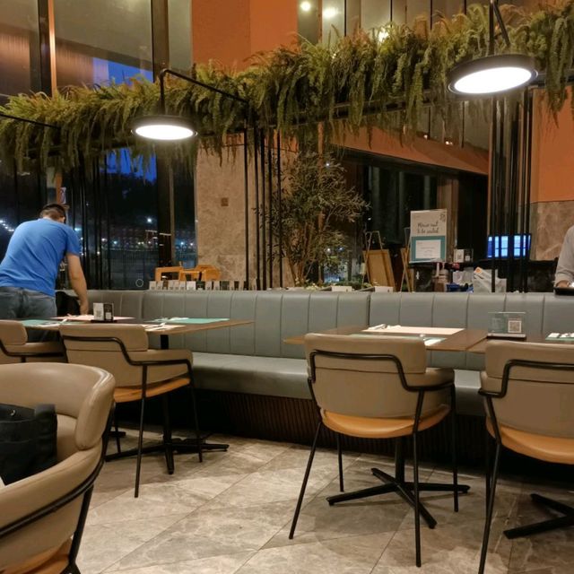 Free-flow Sweet Treats 