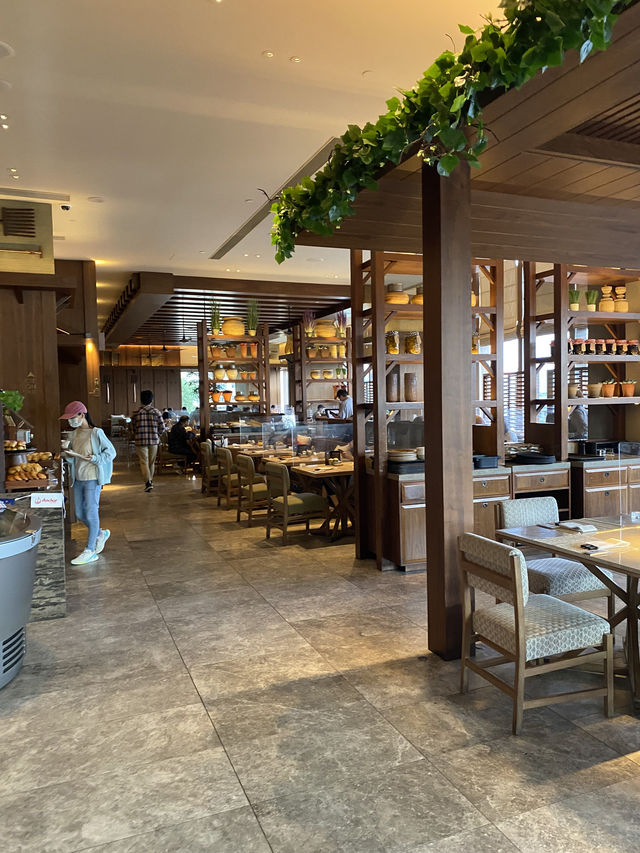 Eating in real Farmhouse break buffet cool env