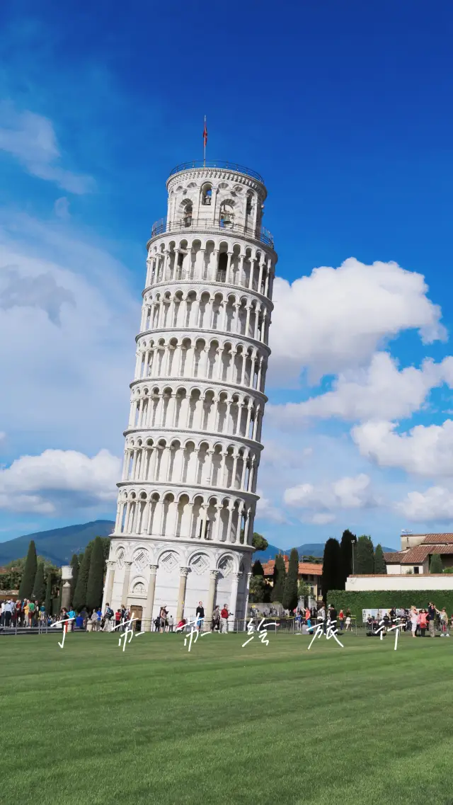 Take a train to see the magnificent Leaning Tower of Pisa and explore Italy 📷 European architecture travel guide.