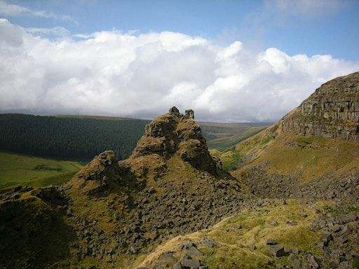 Peak District walk: Derwent & Howden Reservoirs, Alport Castles (12 miles) | Upper Derwent Visitor Centre