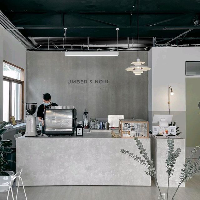 Umber & Noir Cafe