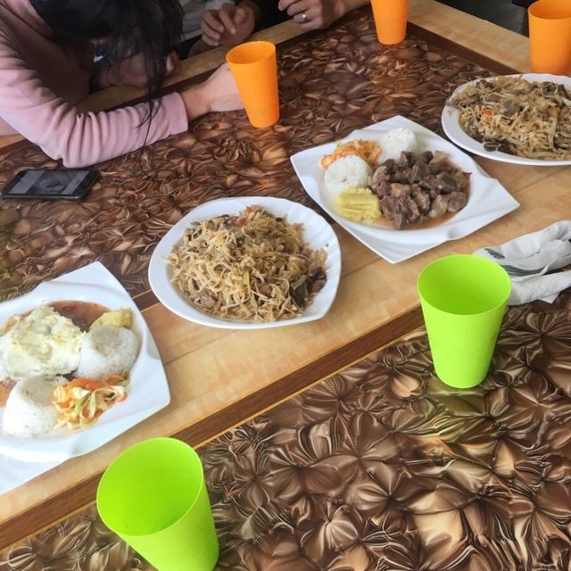 울란바토르 예쁜 로컬식당 Хот КАфЕ