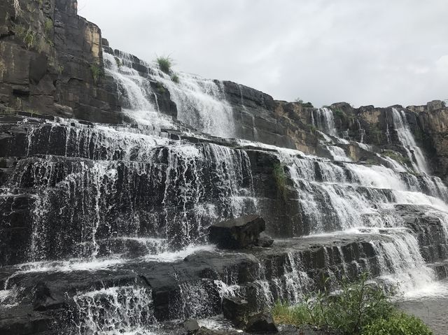 Chasing a beautiful waterfall in Dalat 