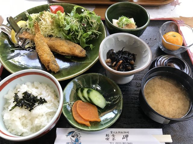🍽 來吃富士西湖出產的湖魚 — ミサキ(岬)