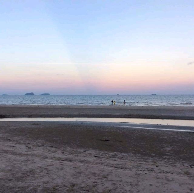เย็นๆ เดินเล่นหาดอรุโณทัย