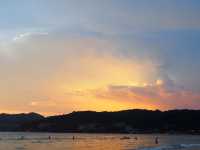 🌅เดินเล่นชิลๆ รอดูพระอาทิตย์ตกดินที่หาดป่าตอง