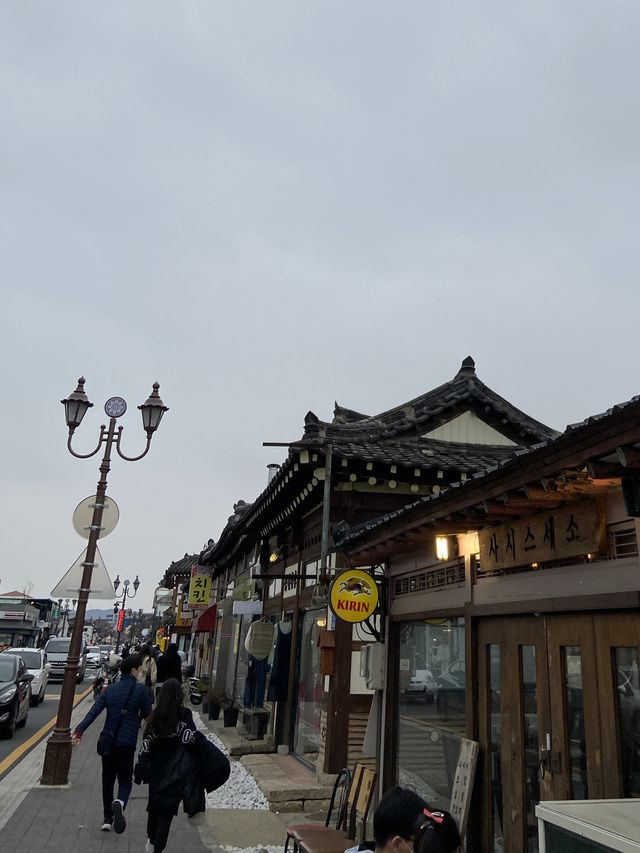 <경주> 황리단길 옆에 위치한 경주 대릉원 <경주> 황리단길 옆에 위치한 경주 대릉원