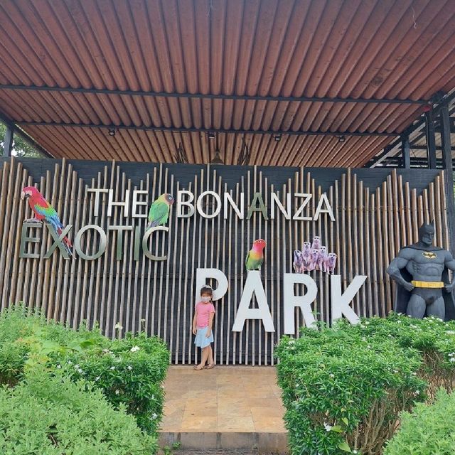 동물을 가까이서 보며 먹이주기 체험가능 한 Bonanza Exotic Zoo
