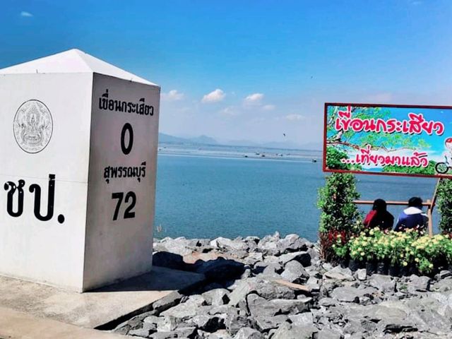ชมบรรยากาศสวยๆ ที่เขื่อนกระเสียว สุพรรณบุรี