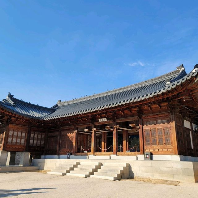 경복궁 향원정과 주변 건물들💕