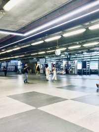 อิสระภาพ รถไฟฟ้า Mrt นักท่องเที่ยวแน่นมาก | กทม.
