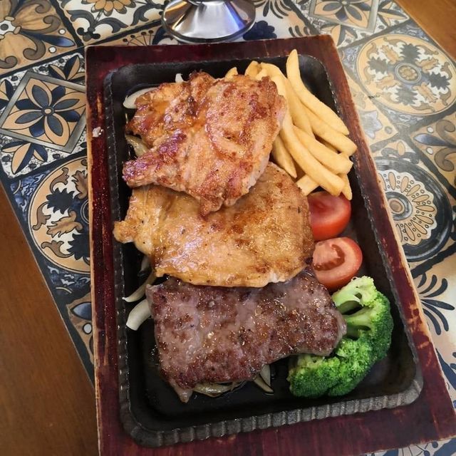 Lucky Dragon Portugue𝚂𝚎 Steak Cafe