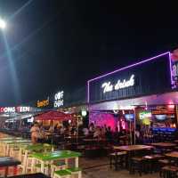 แหล่งช้อปปิ้งยามราตรี ตลาดอินดี้ โชคชัย4