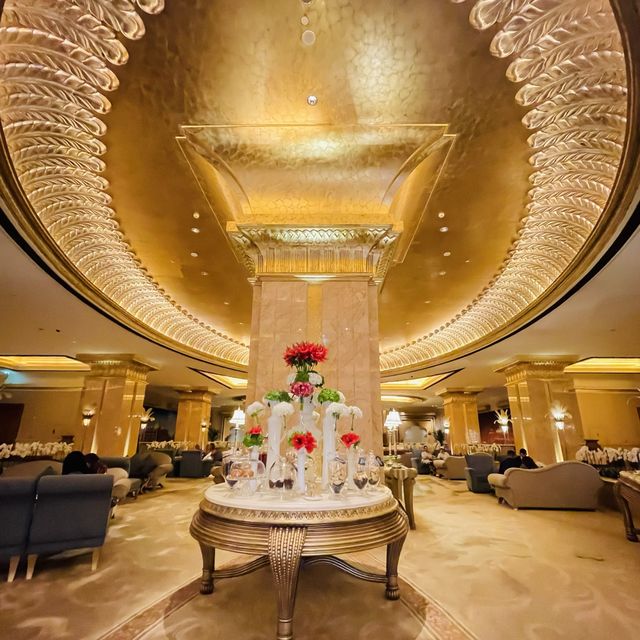 【アブダビ】金箔入りの高級カプチーノ☕️エミレーツパレスでラグジュアリー空間を