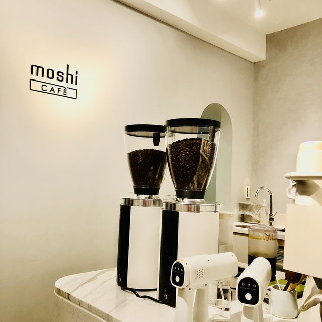 🤍☕️白色系文青咖啡店📍Moshi Café 台北中山店