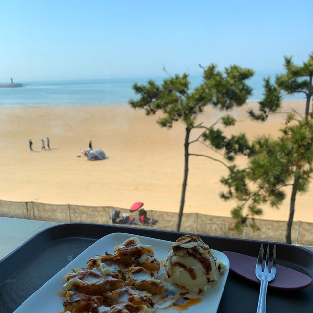 2충에서 한 눈에 바다를 볼 수 있는 오션뷰카페🌊