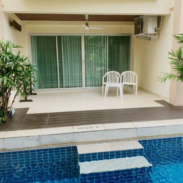 Pool in front of every Bungalow