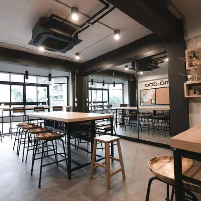 dham-má-daa cafe 