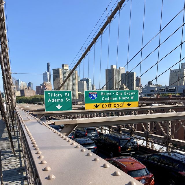 布魯克林大橋 Brooklyn Bridge 橫跨紐約百年地標懸索橋！ 