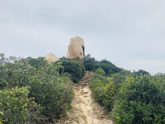 大嶼山西南面。分流行山｜由石壁到大澳長征6小時｜途經多個超美的海灣。登上香港最古老的炮台｜中級靚景行山路線 