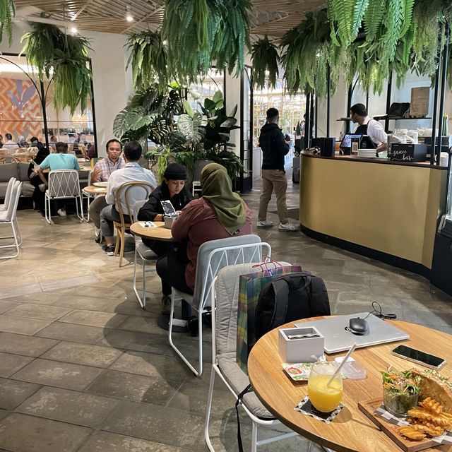 KLCC 분수대가 보이는 초록초록한 감성의 카페🌿☕️