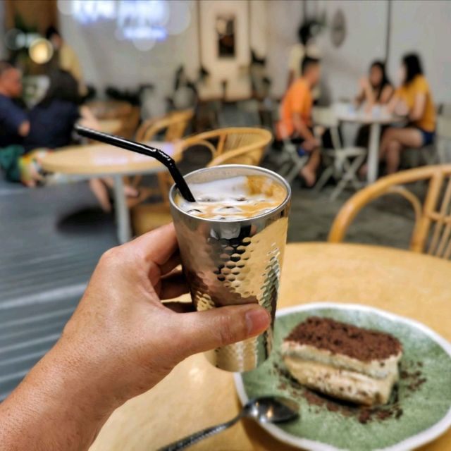 A Cozy Afternoon at Café 1988 ☕