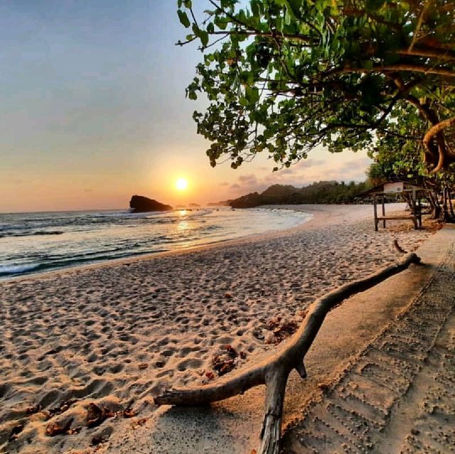 WATU KARUNG BEACH - PACITAN