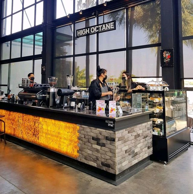 High Octane Café คาเฟ่แนวลอฟท์